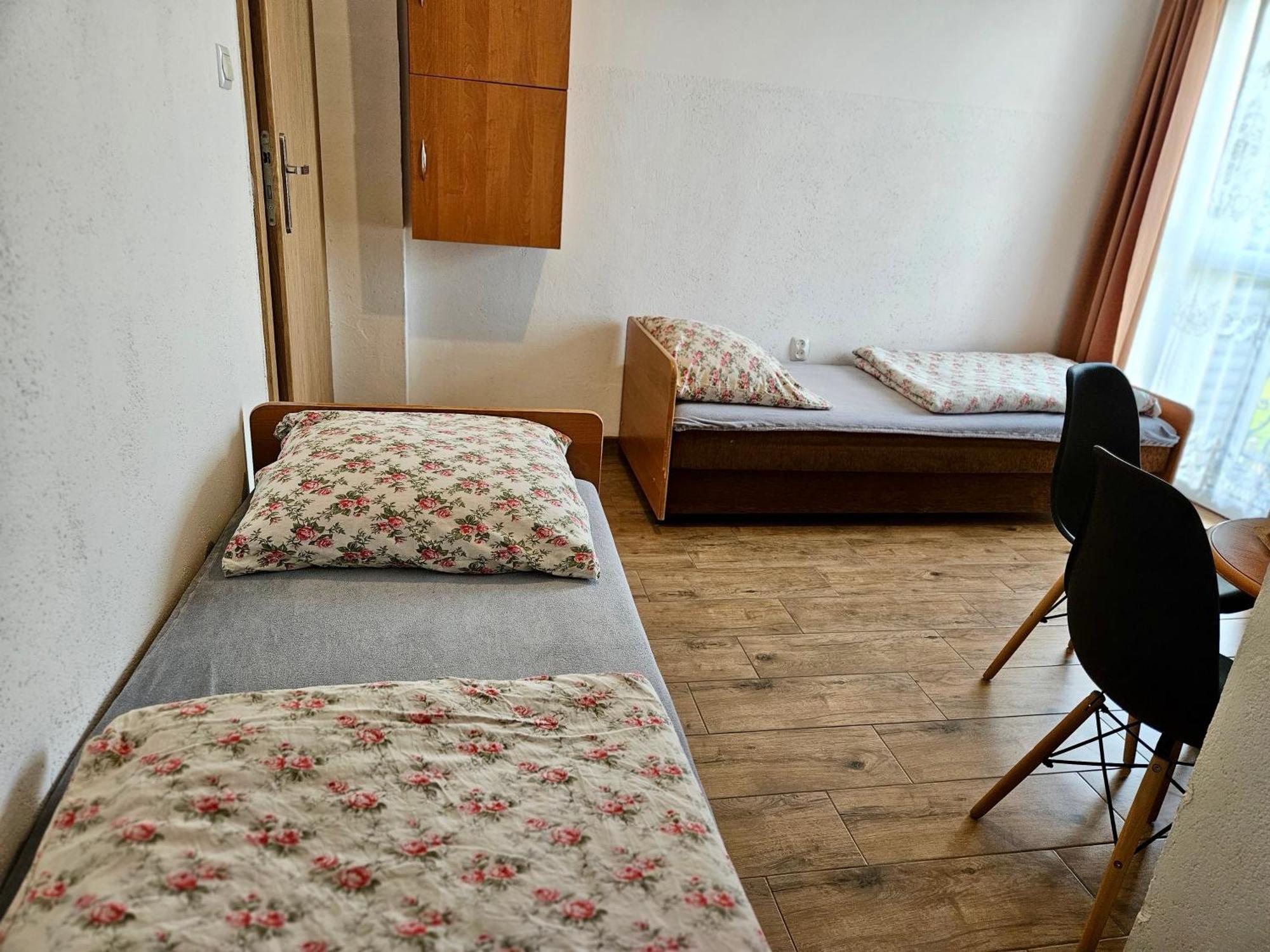 Pokoje Goscinne Zloty Potok Jura Krakowsko Czestochowska Dom W Zaciszu Podworka Potok Zloty Экстерьер фото
